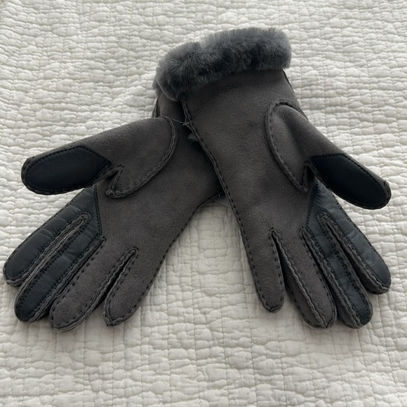 Ugg sheepskin seamed gloves - metal (grey) - Picture 2 of 4